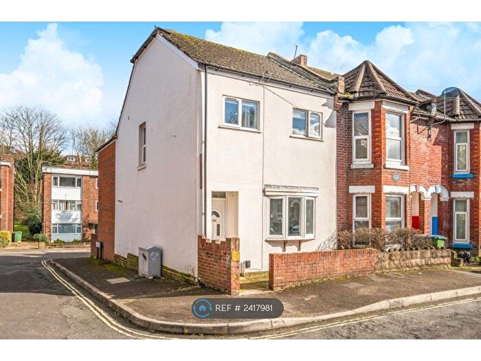 5 Bedroom End Of Terrace House To Rent In Thackeray Road, Southampton, SO17