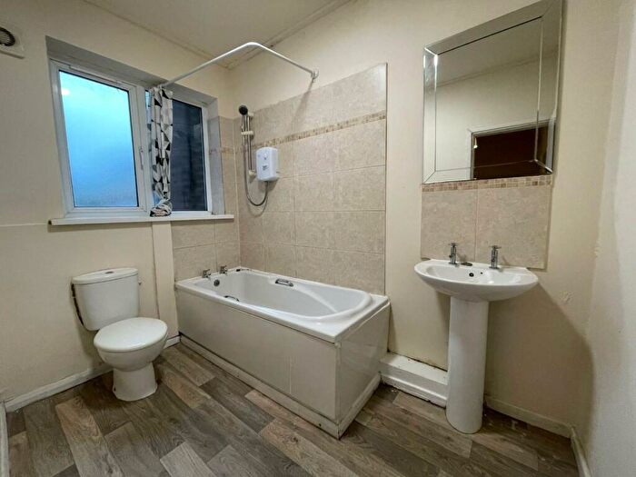 1 Bedroom Flat To Rent In Brantingham Road, Manchester, M16