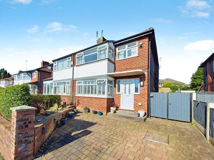 3 Bedroom Semi Detached House For Sale In Castleway, Salford, M6