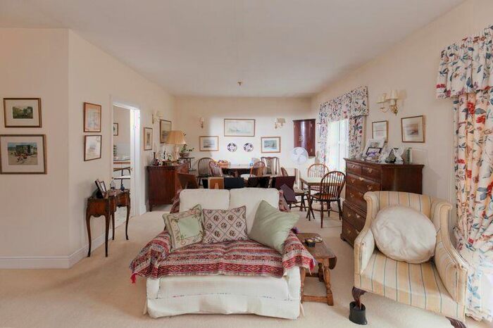 2 Bedroom Retirement Property For Sale In Hays Park, Sedgehill, SP7