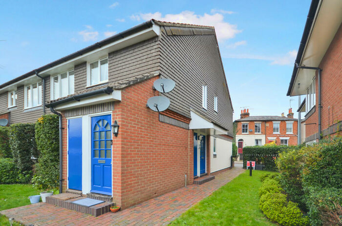 2 Bedroom Apartment To Rent In Guildford Road, Farnham, Surrey, GU9