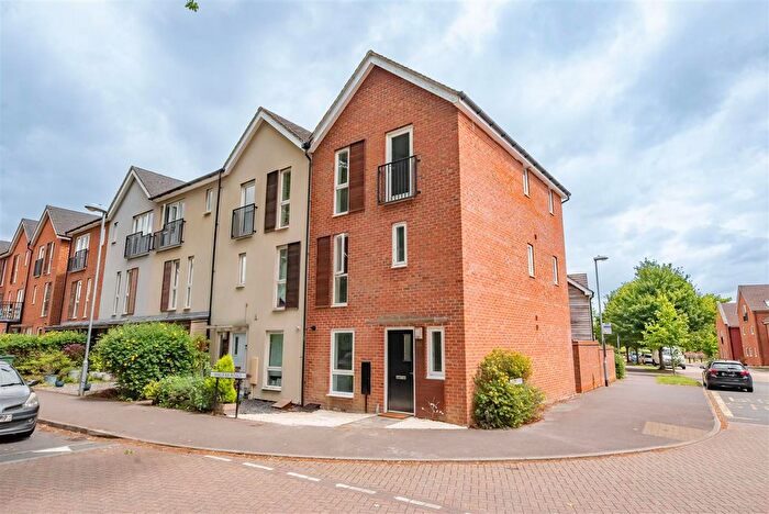 4 Bedroom Property To Rent In Halifax Road, Bracknell, RG12