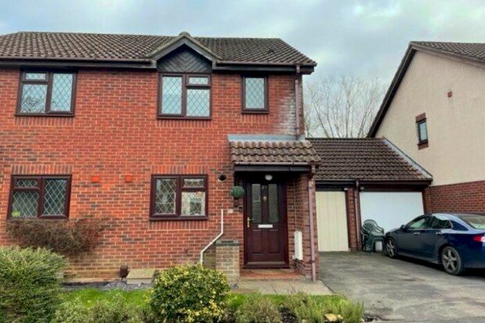 3 Bedroom Property To Rent In Oakdene, Southampton SO40