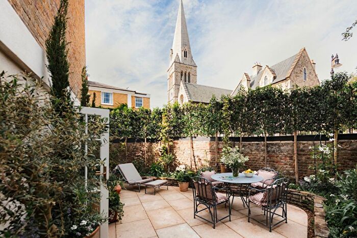 2 Bedroom End Of Terrace House To Rent In Bloomfield Terrace, Belgravia, SW1W