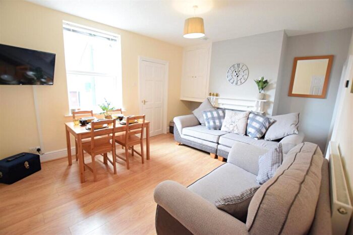 3 Bedroom Terraced House To Rent In Portland Street - Student House - /, LN5