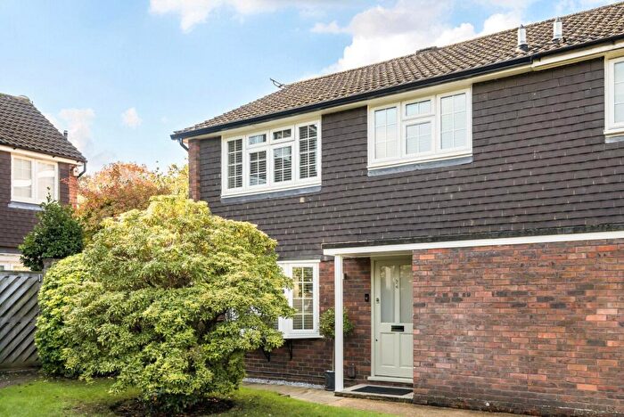 3 Bedroom End Of Terrace House For Sale In Jason Close, Weybridge, KT13