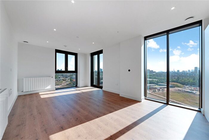 2 Bedroom Flat To Rent In Affinity View, London, E16