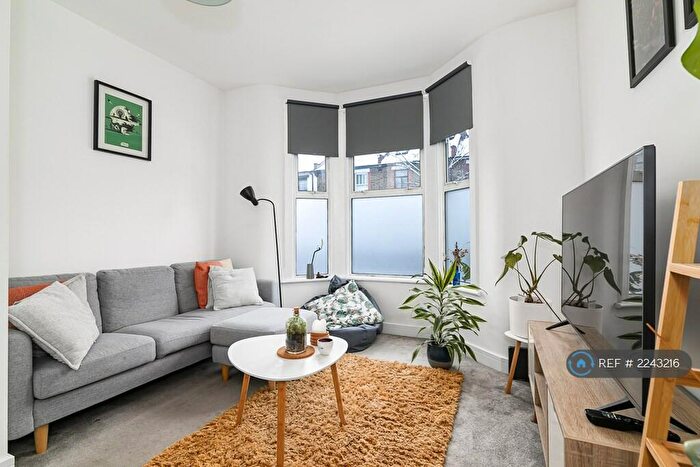 2 Bedroom Flat To Rent In Leyton, London, E11