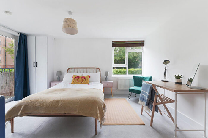 1 Bedroom Apartment To Rent In Limerick Close, Balham, London, SW12