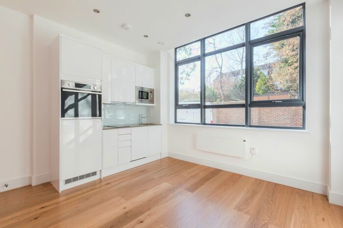 1 Bedroom Flat To Rent In Burrell Road, Haywards Heath RH16