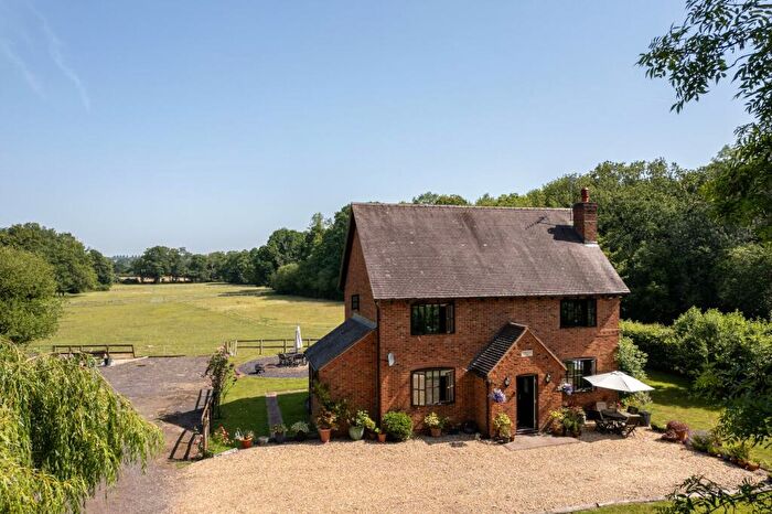 5 Bedroom Detached House For Sale In Vicarage Lane, Hound Green, RG27