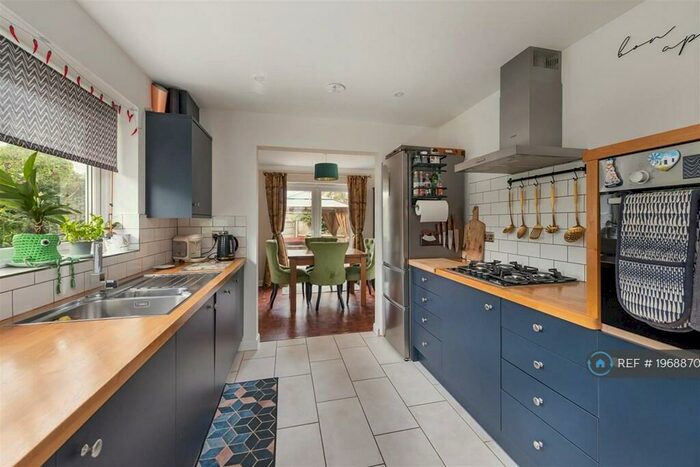 3 Bedroom Bungalow To Rent In Columbia Avenue, Whitstable, CT5