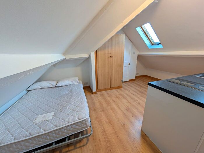 Studio To Rent In Watling Avenue, Burnt Oak/Edgware, HA8