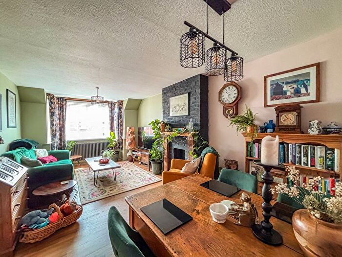 2 Bedroom Flat For Sale In Rue De Bayeux, Battle, TN33