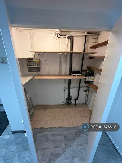 1 Bedroom Flat To Rent In New Farm Drive, Abridge, Romford, RM4