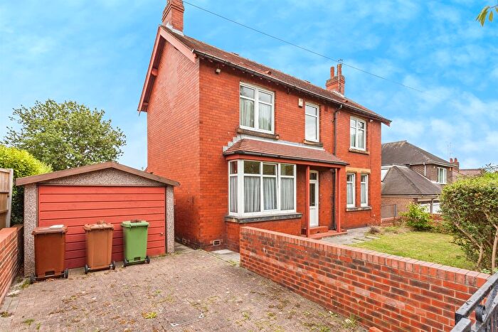4 Bedroom Detached House For Sale In Poplar Avenue, Wakefield, WF2