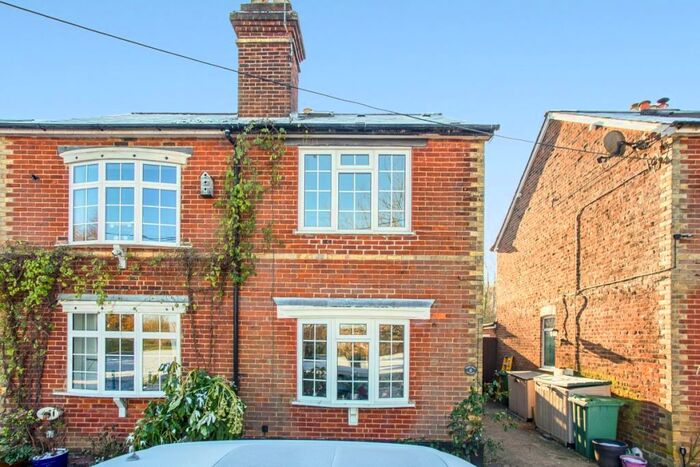 3 Bedroom House To Rent In Horsham Road Beare Green, RH5