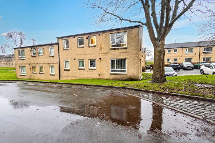 2 Bedroom Flat For Sale In Truncliffe, Bradford, BD5