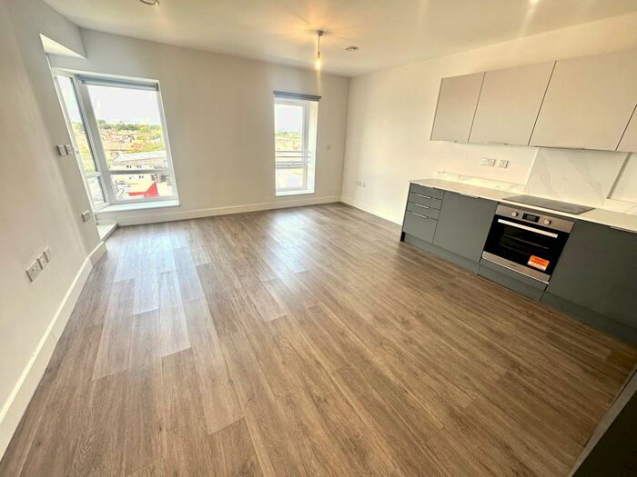 2 Bedroom Flat To Rent In Dover Court, Dominion Road, Southall, Greater London, UB2