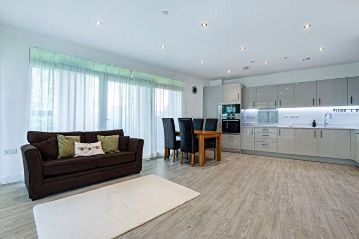 2 Bedroom Flat To Rent In Barton Fields Road, Headington, Oxford, OX3