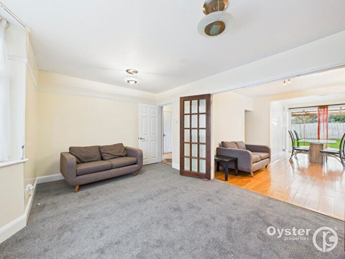 4 Bedroom Semi Detached House To Rent In Buckingham Gardens, Edgware, HA8