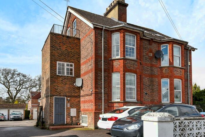 2 Bedroom Flat To Rent In Haywards Road Haywards Heath, RH16
