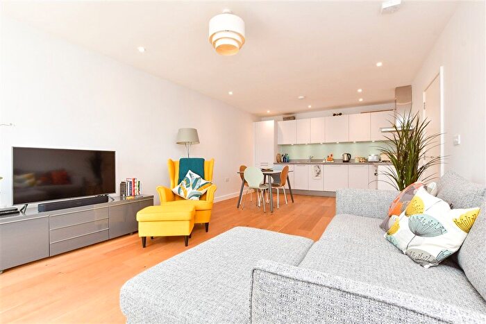 1 Bedroom Flat For Sale In Wheatley Road, Whitstable, Kent, CT5