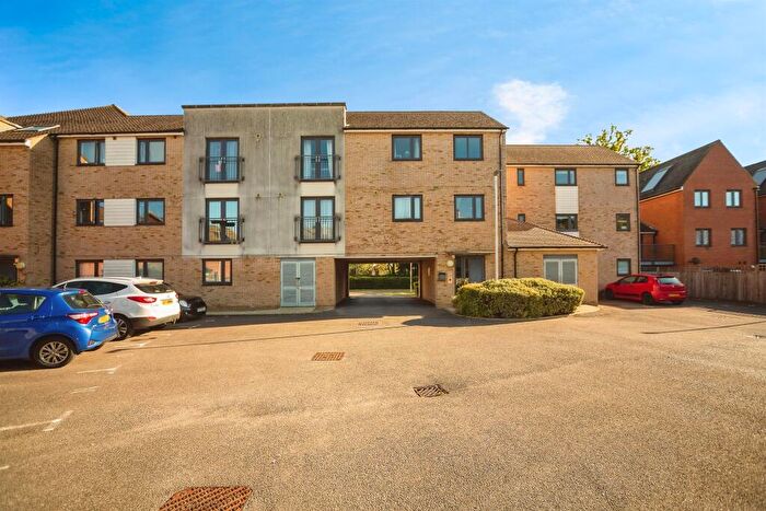 2 Bedroom Apartment For Sale In Ruskin Grove, Maidstone, ME15