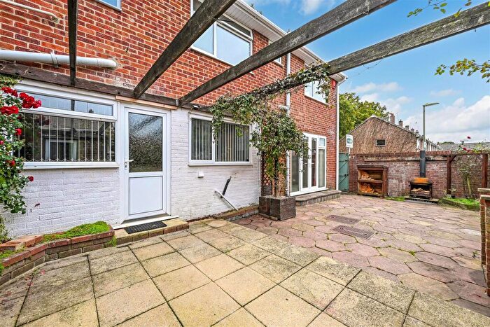 5 Bedroom End Of Terrace House For Sale In Cherry Tree Avenue, Cowplain, Waterlooville, PO8