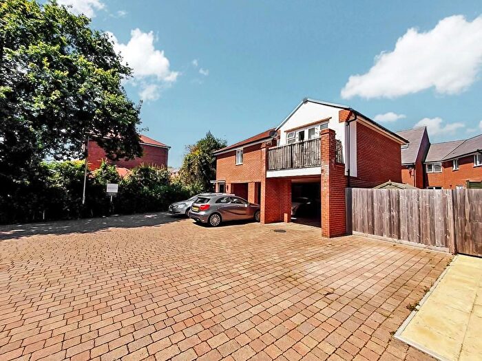 2 Bedroom Flat To Rent In Cavendish Drive, Locks Heath, Southampton, SO31