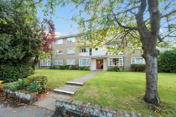 2 Bedroom Apartment To Rent In Grange Road, Sutton, Surrey, SM2