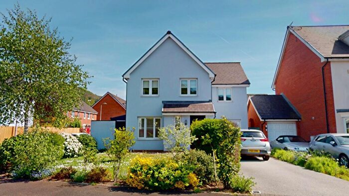 4 Bedroom Detached House For Sale In Clos Llewellyn, Taffs Well, CF15