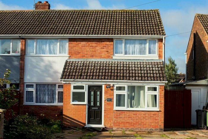 4 Bedroom Semi-Detached House To Rent In Riston Close, Oadby, Leicester, LE2