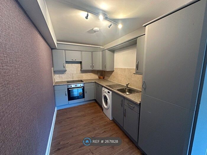 2 Bedroom Flat To Rent In Haysoms Close, Romford, RM1