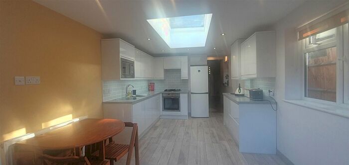 2 Bedroom Flat To Rent In Courcy Road, Wood Green, London N8