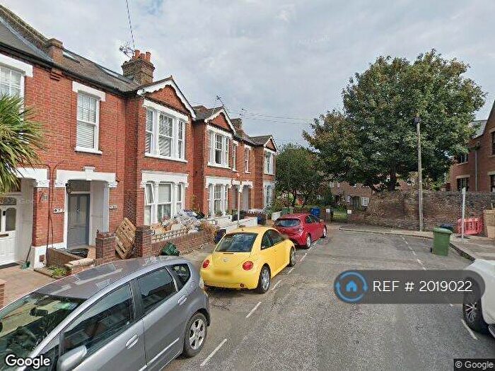 1 Bedroom Flat To Rent In Lyric Road, Barnes, SW13