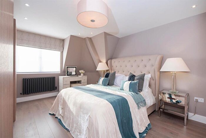 3 Bedroom Flat To Rent In Woodlands, Golders Green, NW11