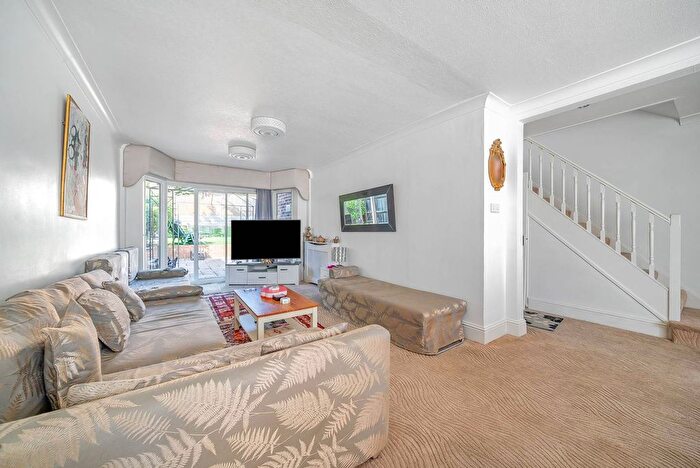 3 Bedroom Semi-Detached House To Rent In Hartland Drive, Edgware, HA8