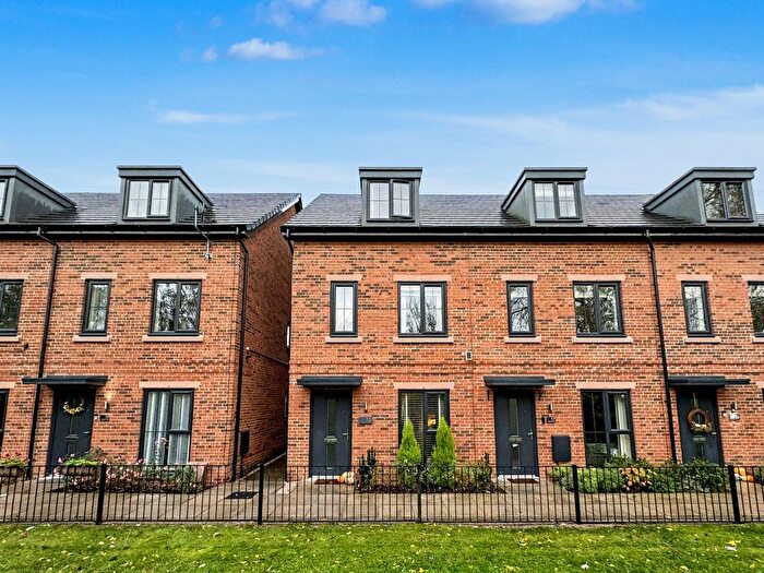 3 Bedroom End Terrace House For Sale In Bankside Close, Prestwich, M7