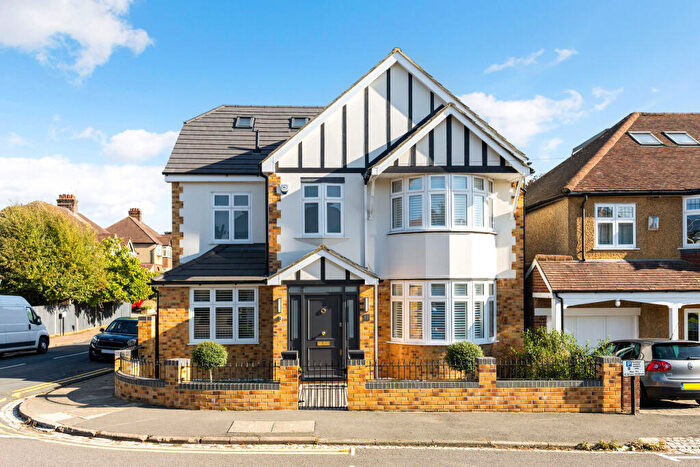 6 Bedroom Detached House For Sale In Waverley Road, St. Albans, AL3
