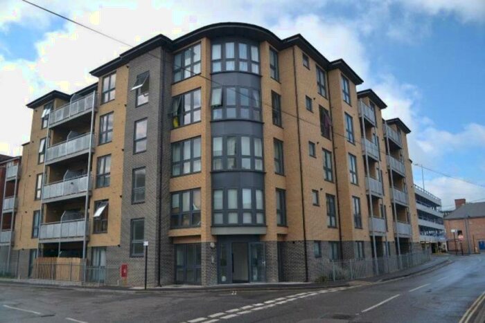 1 Bedroom Flat To Rent In Flat Bond Central Canal Walk, Southampton, SO14