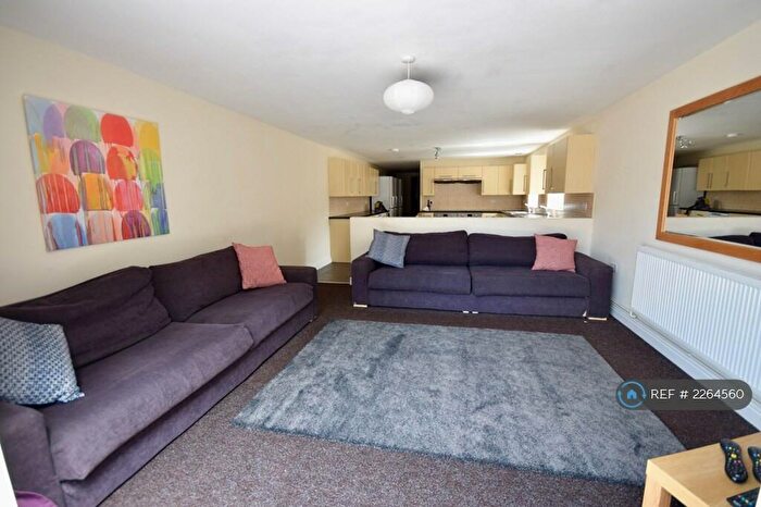 10 Bedroom Semi-Detached House To Rent In Wyeverne Road, Cardiff, CF24