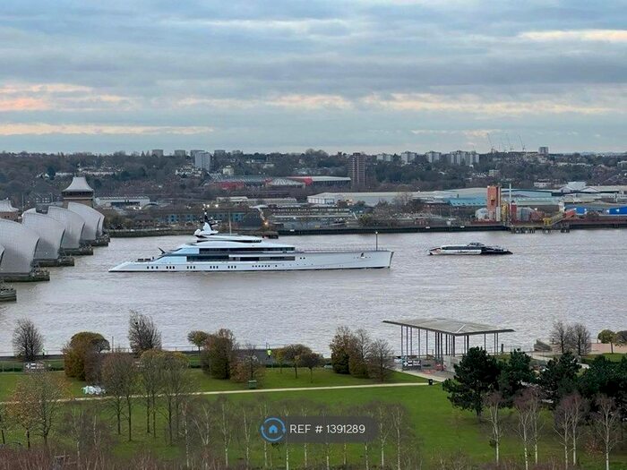 3 Bedroom Flat To Rent In Kingfisher Heights, London, E16