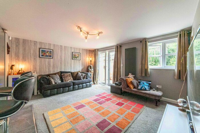 2 Bedroom Flat To Rent In Clifton Street, Oldham, OL3