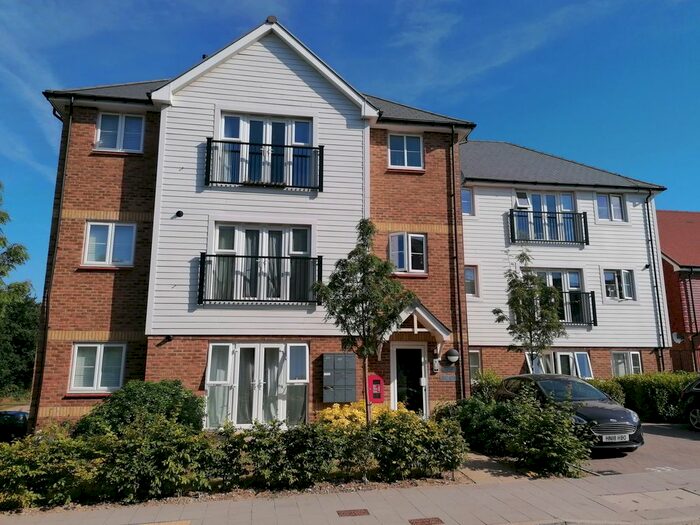 2 Bedroom Flat To Rent In Illett Way, Faygate, Horsham, RH12