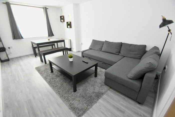 2 Bedroom Flat To Rent In Sorento House, Vellacott Close, Lloyd George Avenue, CF10