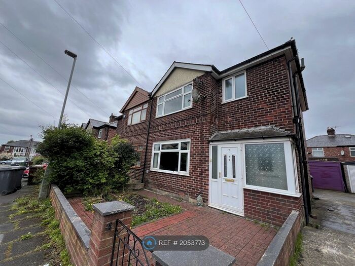 3 Bedroom Semi-Detached House To Rent In Fairway, Manchester, M43