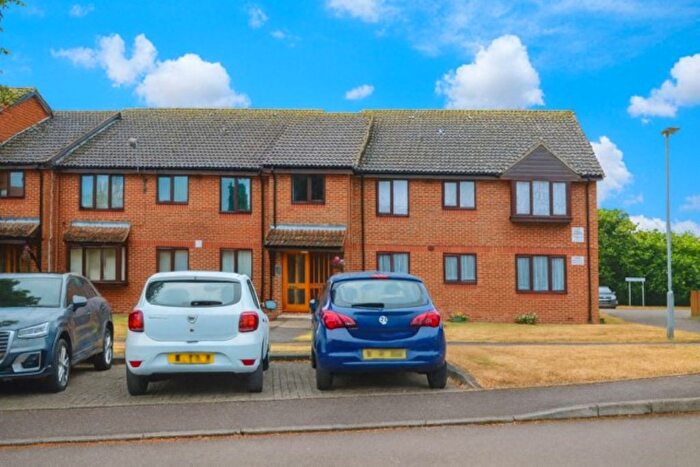 1 Bedroom Flat For Sale In Broadlake Close, London Colney, St. Albans, AL2