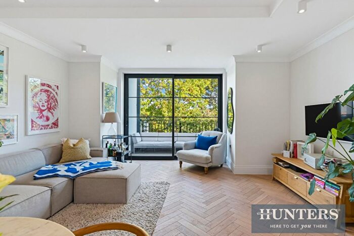1 Bedroom Flat For Sale In Cleveland Road, London, W13