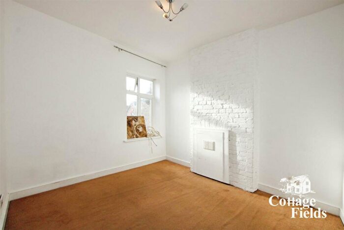 1 Bedroom Flat To Rent In Lancaster Road, Enfield - Balcony View!!, EN2